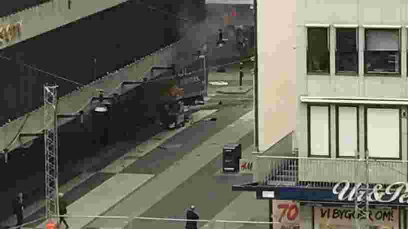 Un camion a foncé sur des passants à Stockholm — il y a 4 morts et de nombreux blessés
