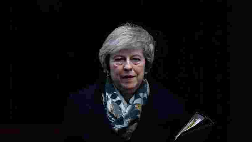 Theresa May reporte le vote sur le projet d'accord de Brexit à mi-janvier et s'expose à une nouvelle motion de défiance