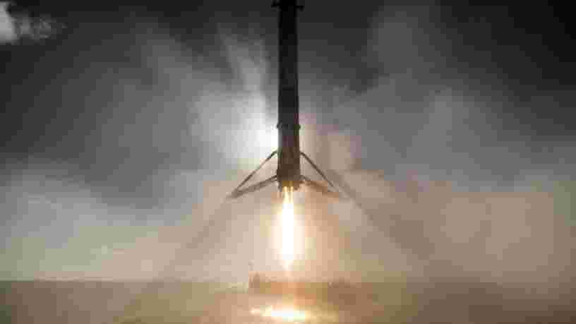 Cette captivante photo d'une fusée SpaceX prise juste avant son atterrissage a quelque chose de spécial