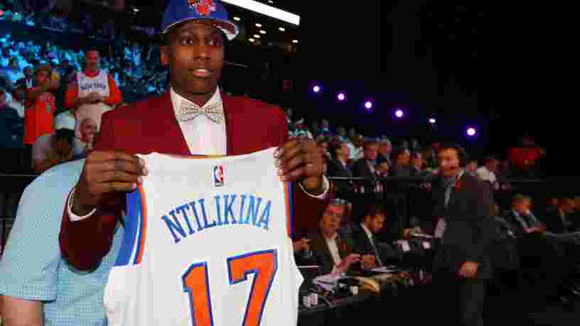 Le plus grand espoir du basket français vient d'être choisi par New York pour débuter en NBA — et réveille déjà une vieille malédiction