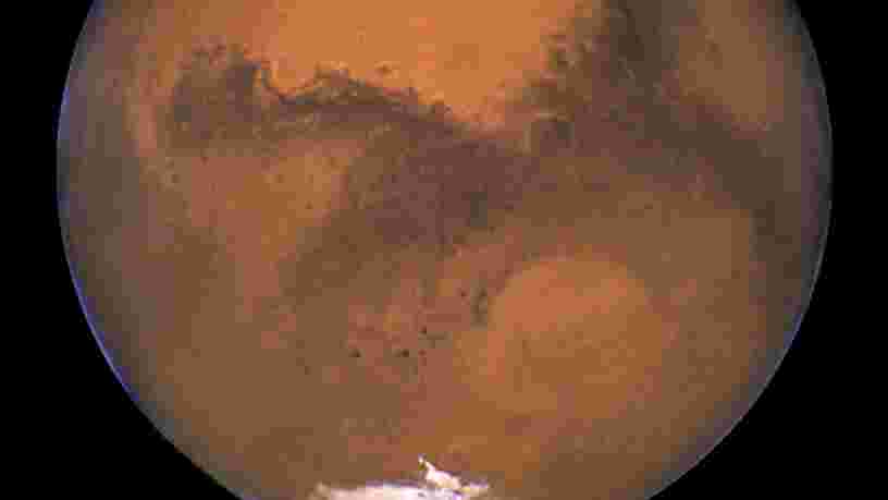 Des scientifiques ont découvert un lac d'eau de 20km de diamètre sous la surface de Mars — mais il faudra des années pour savoir si quelque chose y vit