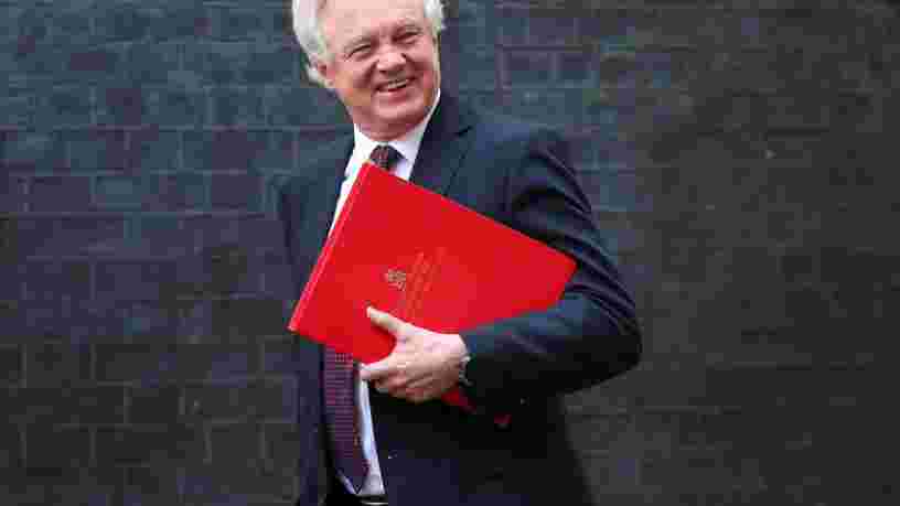 Le ministre britannique en charge du Brexit quitte le gouvernement de Theresa May