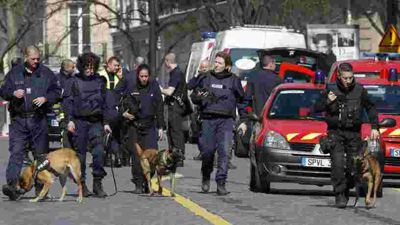 Un colis piégé a explosé dans les locaux du FMI à Paris et a fait une blessée
