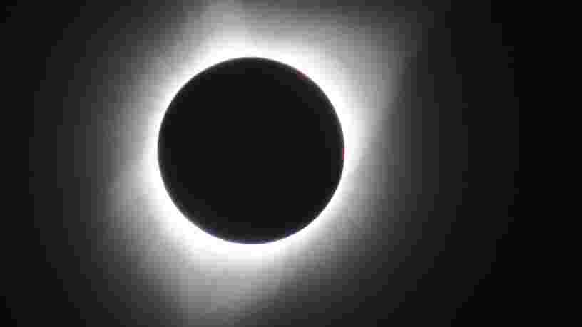 Pourquoi la Lune et le Soleil semblent avoir une taille similaire vus depuis la Terre
