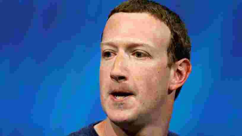 Mark Zuckerberg aurait dit aux cadres de Facebook que l'entreprise était en 'guerre', en qualifiant la couverture médiatique de 'conner...'