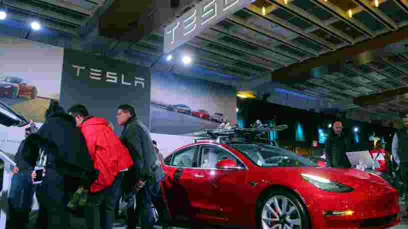 Tesla commercialise la Model 3 à 35 000$... et les 6 autres choses à savoir dans la tech ce matin