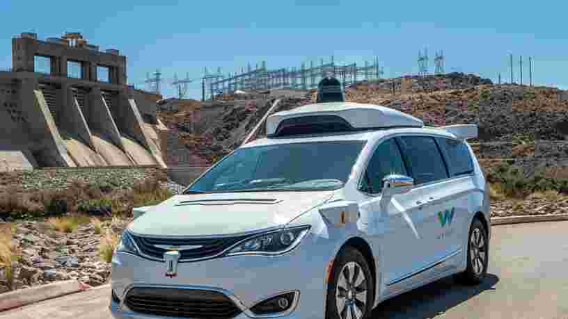 Les voitures autonomes de Waymo vont emmener les clients de Walmart faire leurs courses — et c’est une bonne façon pour la filiale de Google de creuser son avance