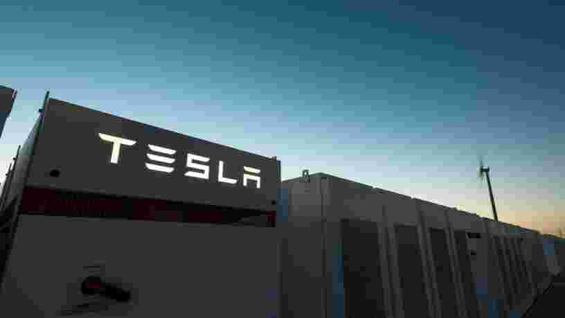 Elon Musk a fini de construire la plus grosse batterie du monde en 100 jours — c'était la condition pour qu'il soit payé