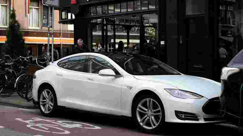 Tesla a un modèle de vente inspiré d'Apple — il l'applique à la lettre en Suisse