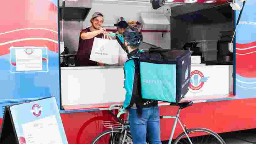 Il existe désormais un syndicat en France pour les coursiers à vélo de Deliveroo