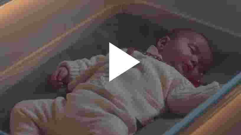 VIDEO: Ce berceau connecté pour bébé inventé par Ford simule un trajet en voiture pour endormir votre enfant