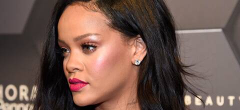 Rihanna : son look pour célébrer les 1 an de Fenty Beauty