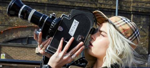 Cara Delevingne, le visage du nouveau parfum Burberry Her