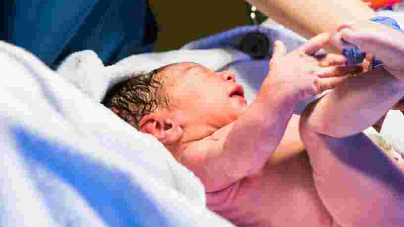 Un nouveau-né a été testé positif au coronavirus à sa naissance à Londres