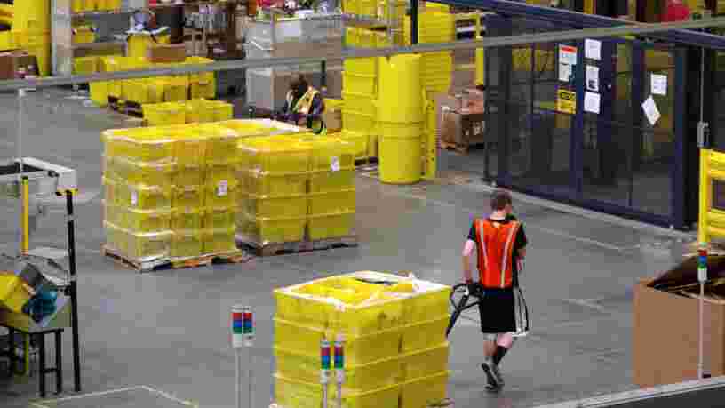 Des syndicats d'Amazon exigent la fermeture des entrepôts français