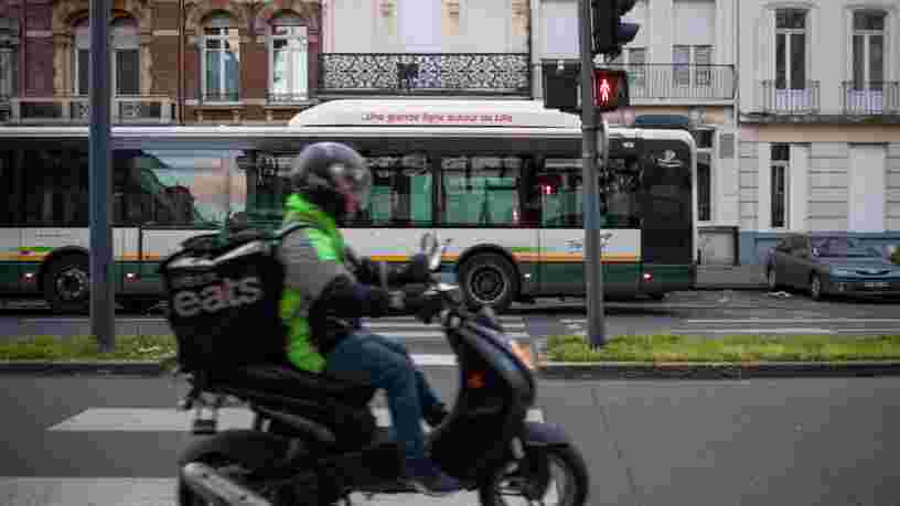Après Franprix avec Deliveroo, Carrefour s'allie à Uber Eats pour livrer vos courses à domicile