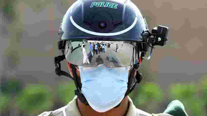 La police utilise ces casques pour détecter les passants qui ont de la fièvre en Chine, en Italie et à Dubaï