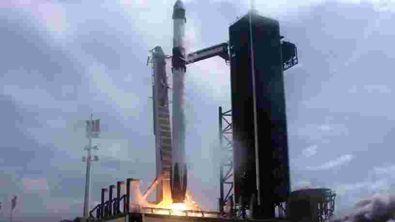 SpaceX a lancé avec succès sa mission historique pour emmener 2 astronautes de la NASA sur l'ISS