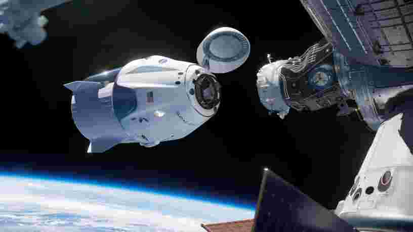 Le nouveau vaisseau spatial 'Endeavour' de SpaceX entre dans l'histoire en s'amarrant à l'ISS avec 2 astronautes de la NASA à l'intérieur