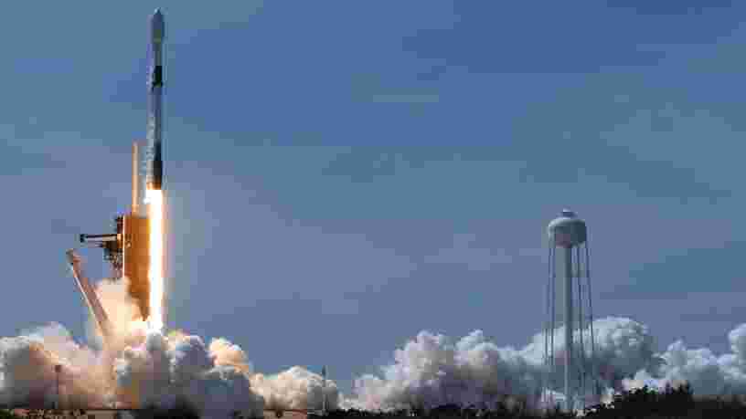 SpaceX a lancé 60 satellites Starlink dont un avec un pare-soleil déployable