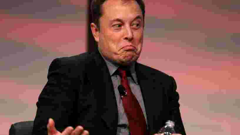 Pourquoi Elon Musk vend maintenant des shorts en satin rouge Tesla
