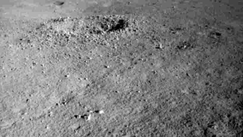On sait enfin ce qu'est le mystérieux matériau coloré repéré sur la face cachée de la Lune