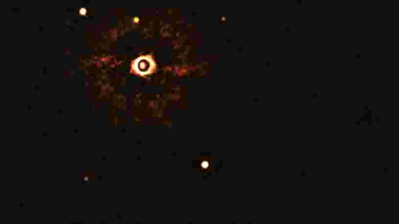 Voici la toute première photo de 2 planètes en orbite autour d'une étoile comme le Soleil
