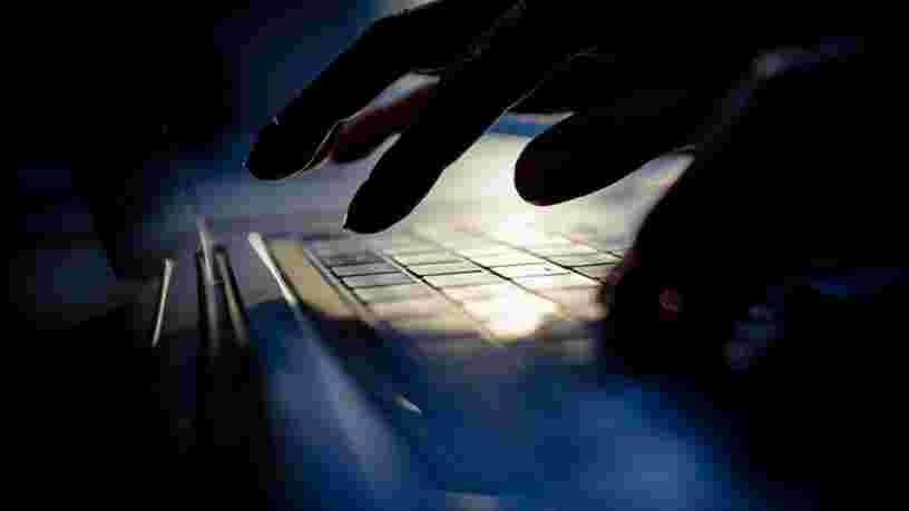 Voici combien les hackers vendent vos identifiants Facebook, Gmail, ou numéro de cartes bancaires sur le dark web