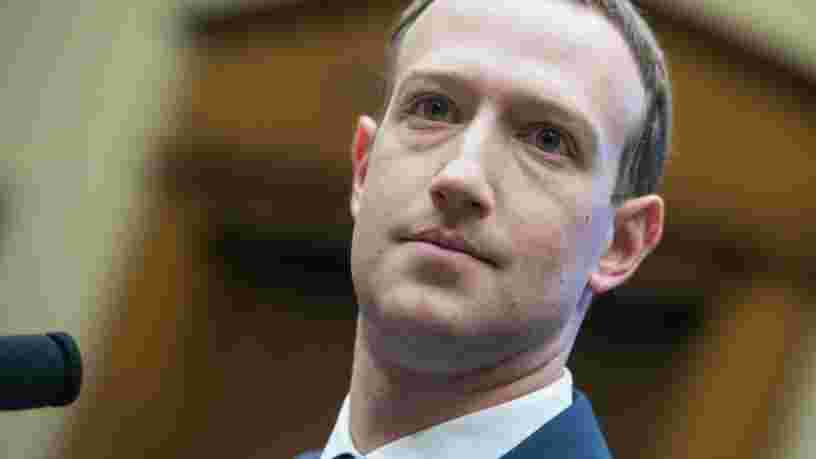 Des armes semi-automatiques sont vendues sur Facebook, dissimulées en 'autocollants'
