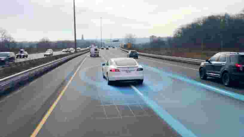 Une Tesla Model 3 a été filmée en train de percuter un faux piéton lors d'un test en Chine