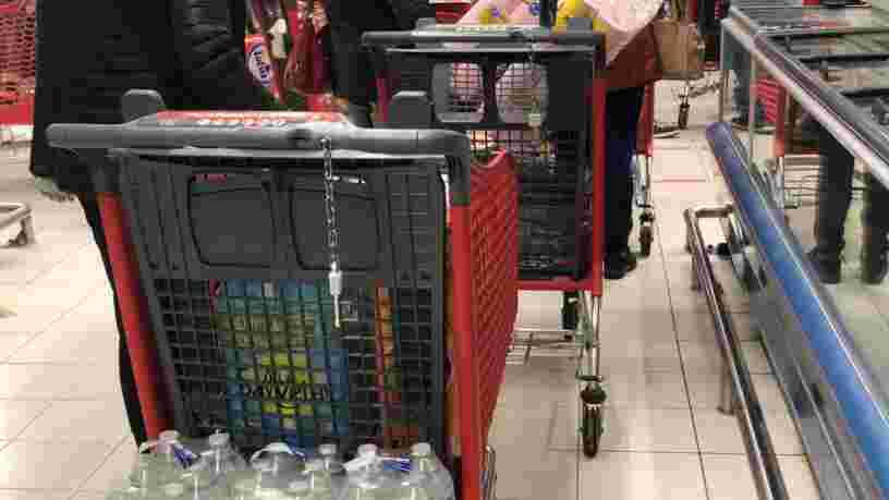 Une affluence supérieure à la normale en supermarchés alors que les Français craignent un reconfinement