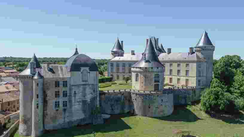 Ce château charentais du XIe siècle est à vendre pour la première fois depuis mille ans