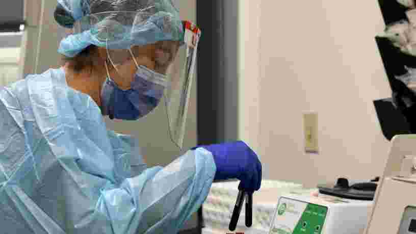 Le médecin en chef de Moderna avertit que le vaccin n'empêchera pas la transmission du virus