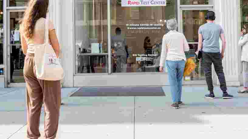 Des New-Yorkais paient des gens pour faire la queue à leur place devant les centres de dépistage du Covid-19