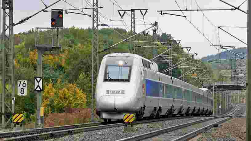 Les Français pourront bien prendre le train ou l'avion pour voyager à partir du 15 décembre