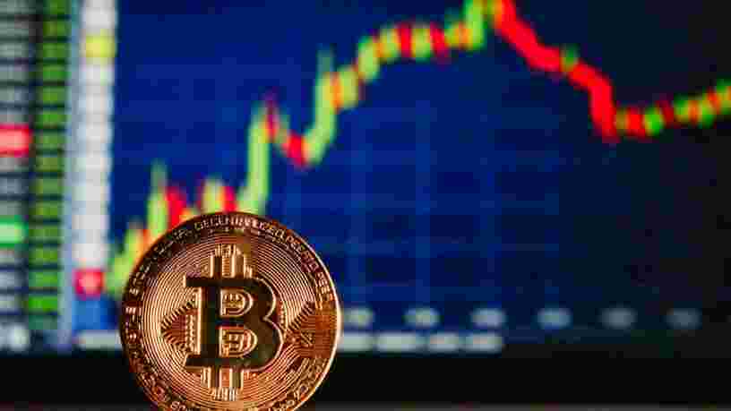 Le bitcoin atteint un nouveau record mais pourrait subir une correction