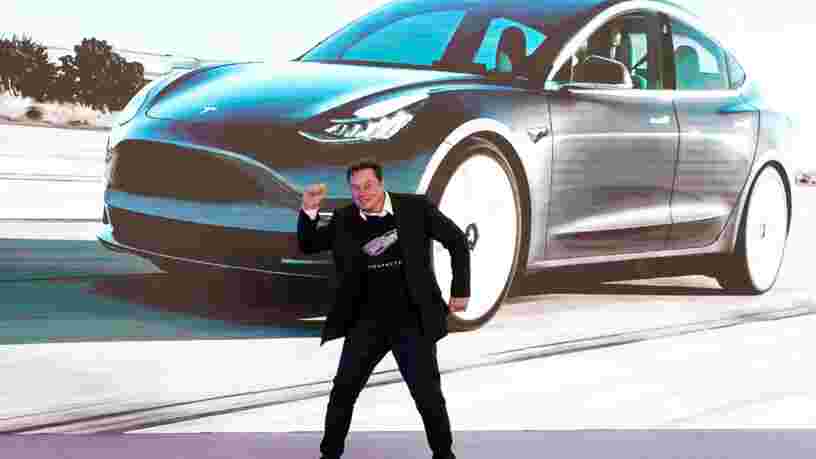 Dans cette vidéo, une Tesla Model 3 fait un voyage de 576 km à travers la Californie presque sans intervention humaine