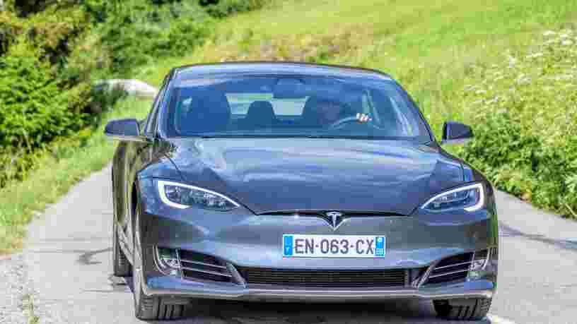 Tesla vaut pour la première fois plus de 700 Mds$ en Bourse et se rapproche de Facebook