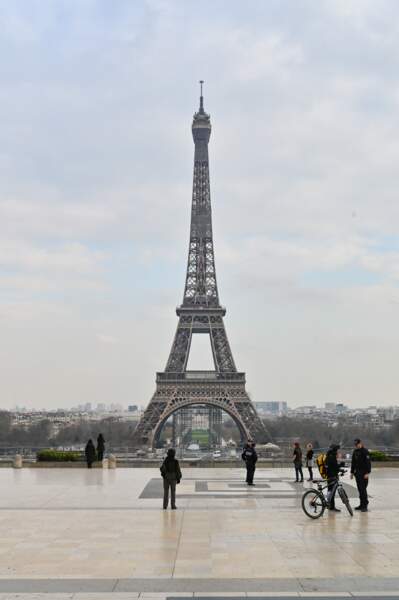 La Tour Eiffel, Paris, le 17 mars 2020, premier jour du confinement