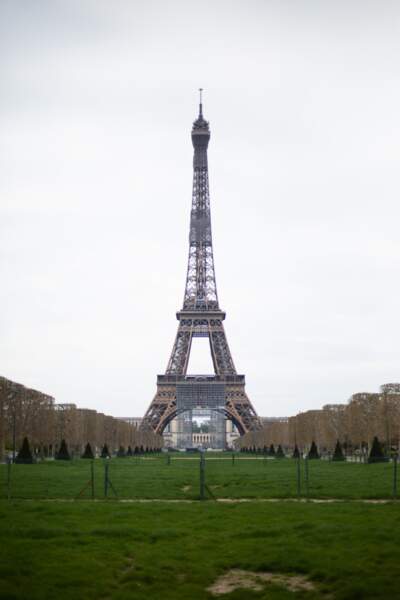 La Tour Eiffel, Paris, le 22 mars 2020, sixième jour du confinement
