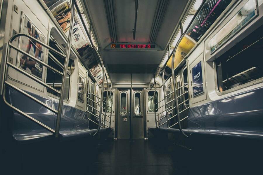 Augmenter le trafic des transports en commun pour éviter la foule, plutôt que le réduire pour faire face à la baisse de trafic