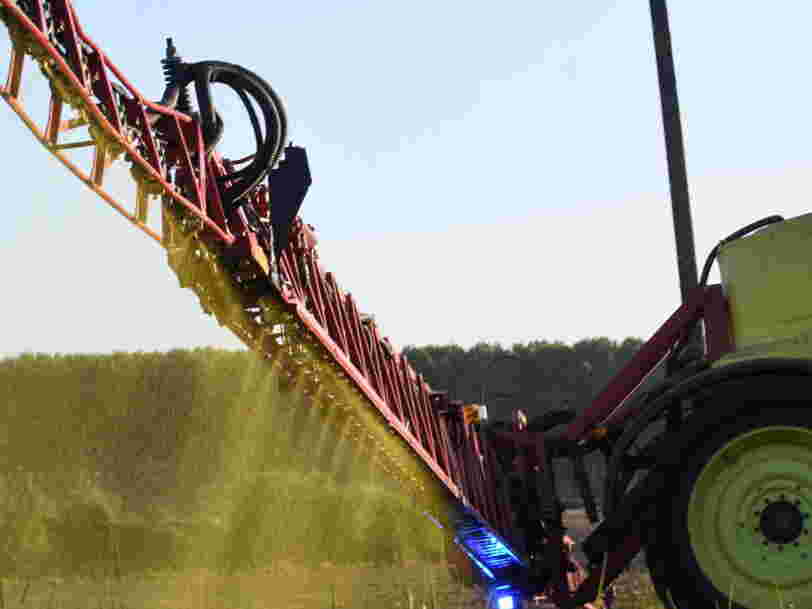 The EPA says a chemical in Monsanto's weed-killer doesn't cause cancer — but there's compelling evidence the agency is wrong