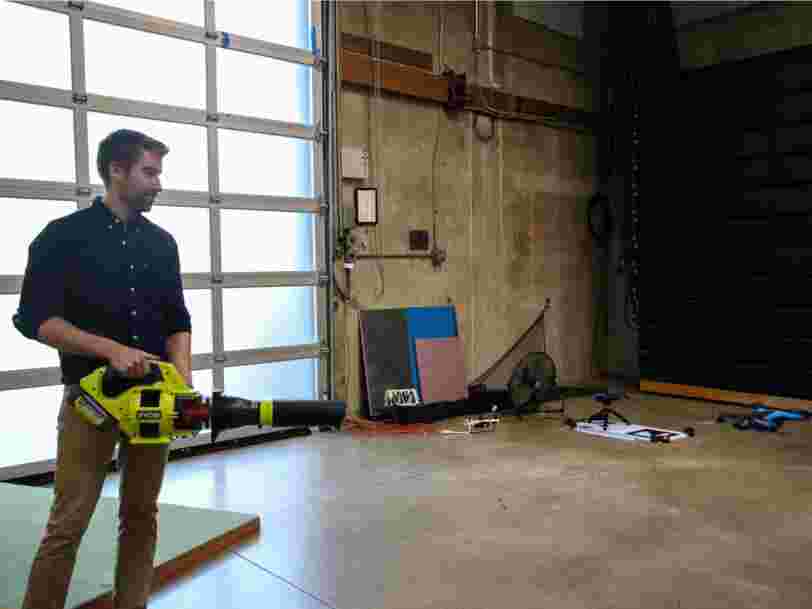 À l'intérieur du drone Skydio dans les bureaux de la Silicon Valley, où il teste des gadgets autonomes à l'aide de souffleuses à feuilles