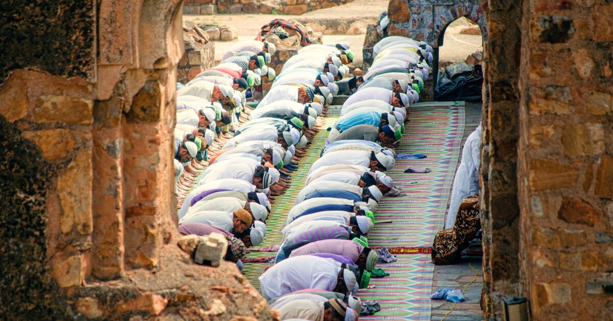 Pourquoi les musulmans se tournent vers La Mecque pour prier ?