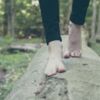 Marcher pieds nus : une nouvelle tendance