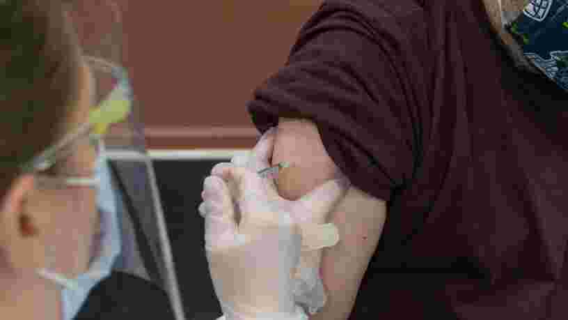 Les 10 pays qui ont injecté le plus de doses de vaccins dans le monde