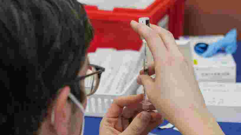 Le vaccin AstraZeneca aurait une 'efficacité limitée' contre le variant sud-africain