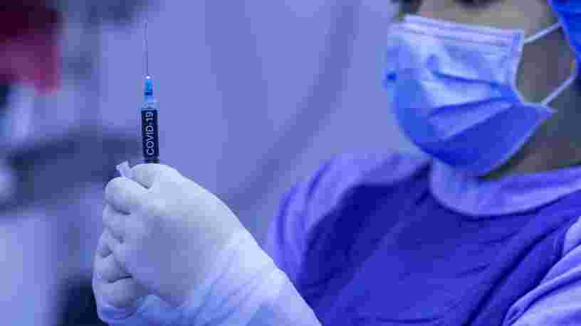 Les Français comme les Suédois adhèrent plus au vaccin aujourd'hui que fin 2020