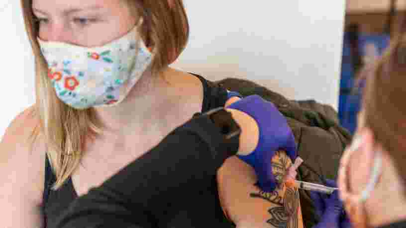 Les vaccins sont cruciaux pour enrayer la pandémie, confirment les premières données publiées