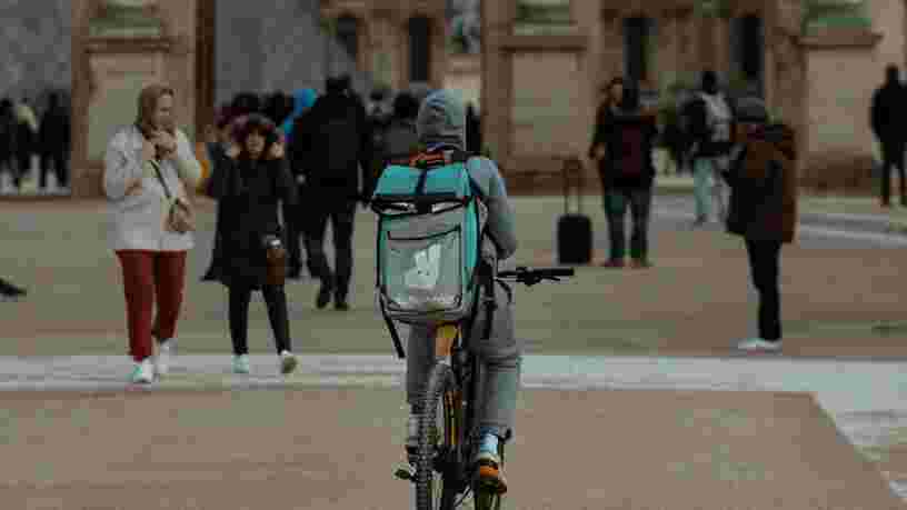 Deliveroo, Uber Eats... Les livreurs à domicile 'présumés' salariés en Espagne